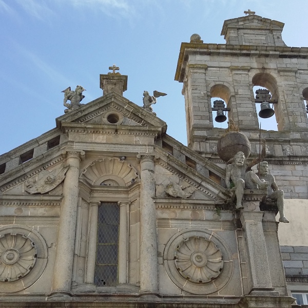 Церковь Graça в Эворе - один из первых образцов португальского Ренессанса.